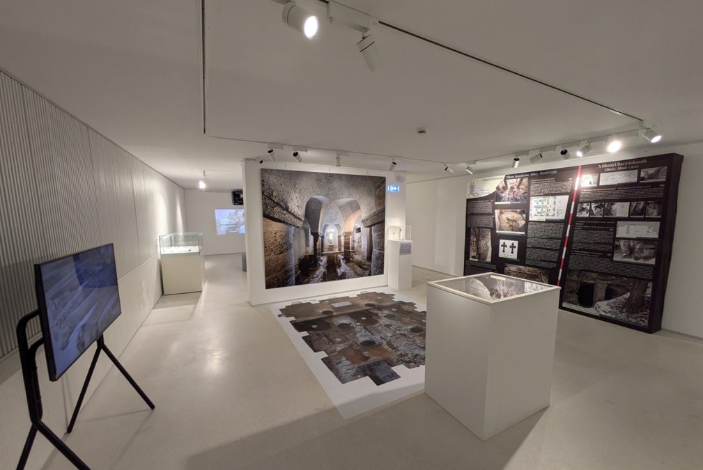 A Válasz Online cikke az intézetünk munkáit is bemutató tihanyi kiállításról